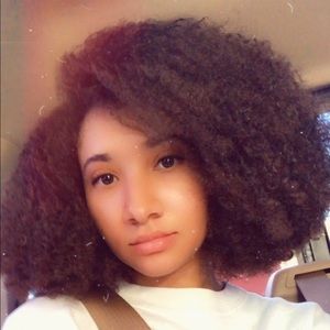 Meet your Posher, Briana